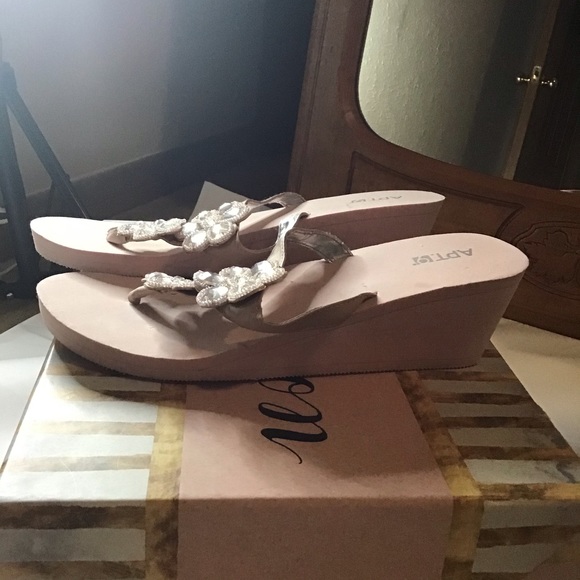 Apt. 9 Pink Slip on Sandals 10M - Picture 2 of 6